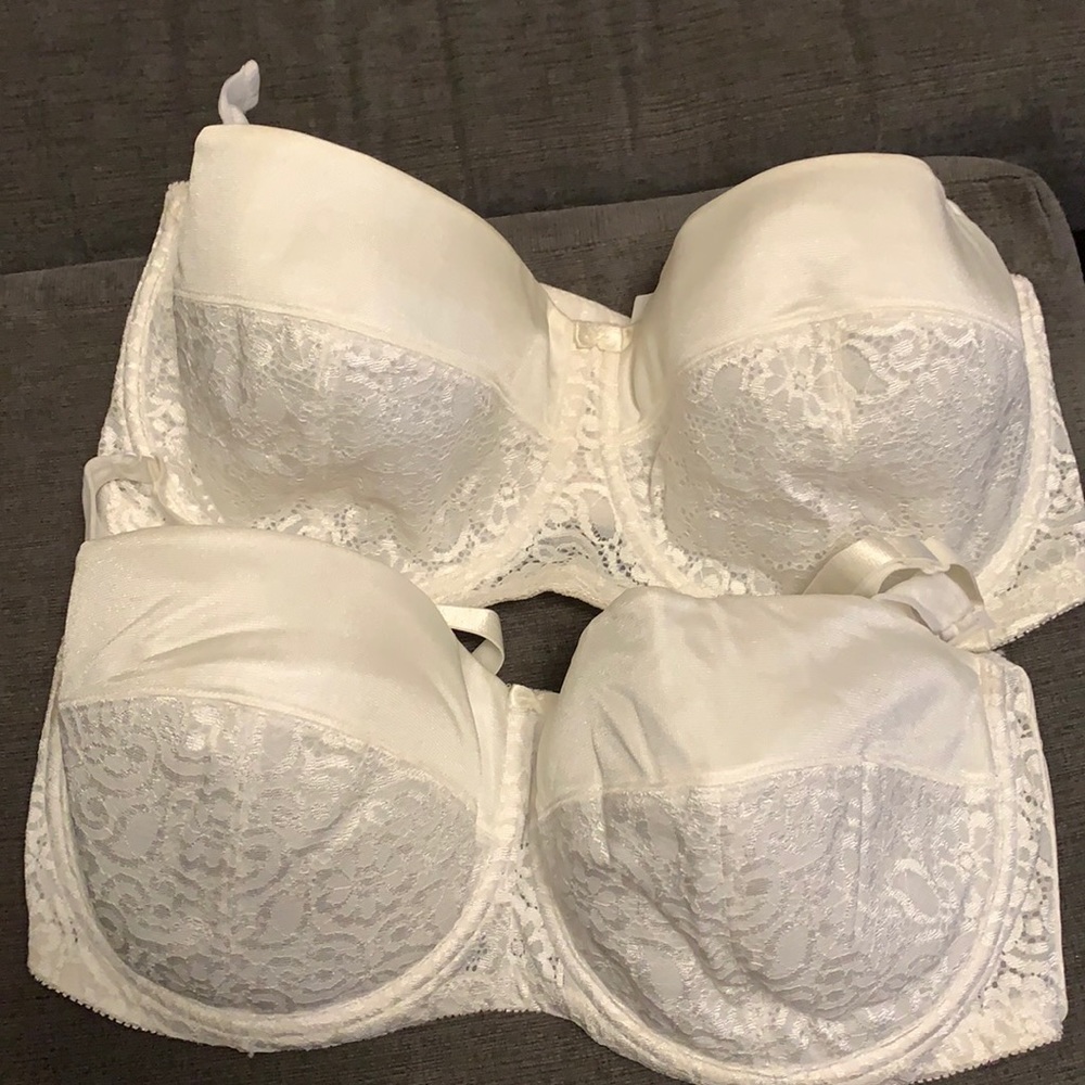 2 40DD bras. One has no straps but both bras are the same